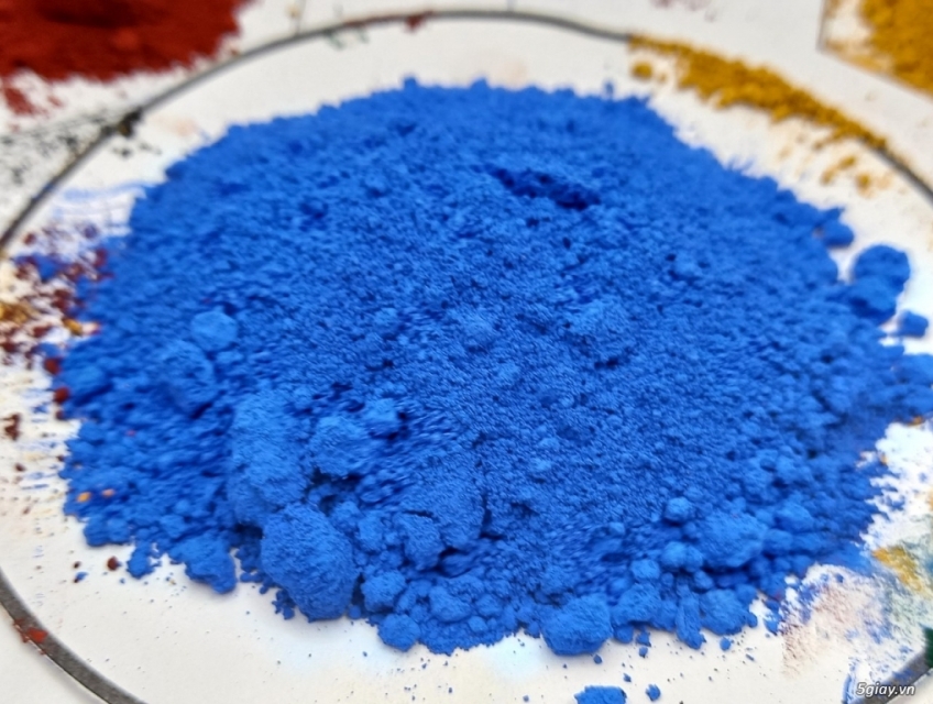 Bột màu xanh dương trong ghế đá, gạch vỉa hè