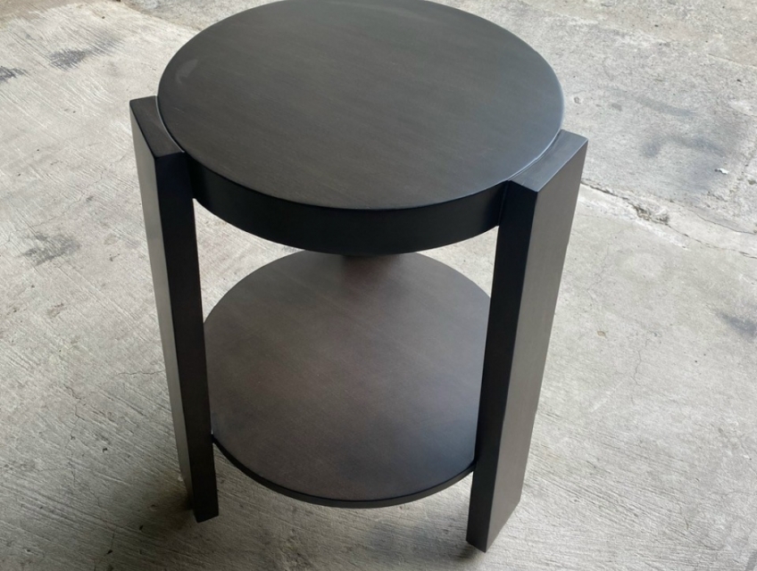 Bàn tròn cà phê 2 tầng quy cách 465x465x590 chân gỗ beech mặt MDF vern