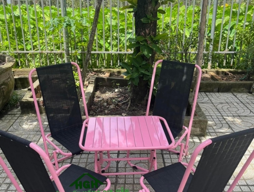 Bàn ghế sắt xếp