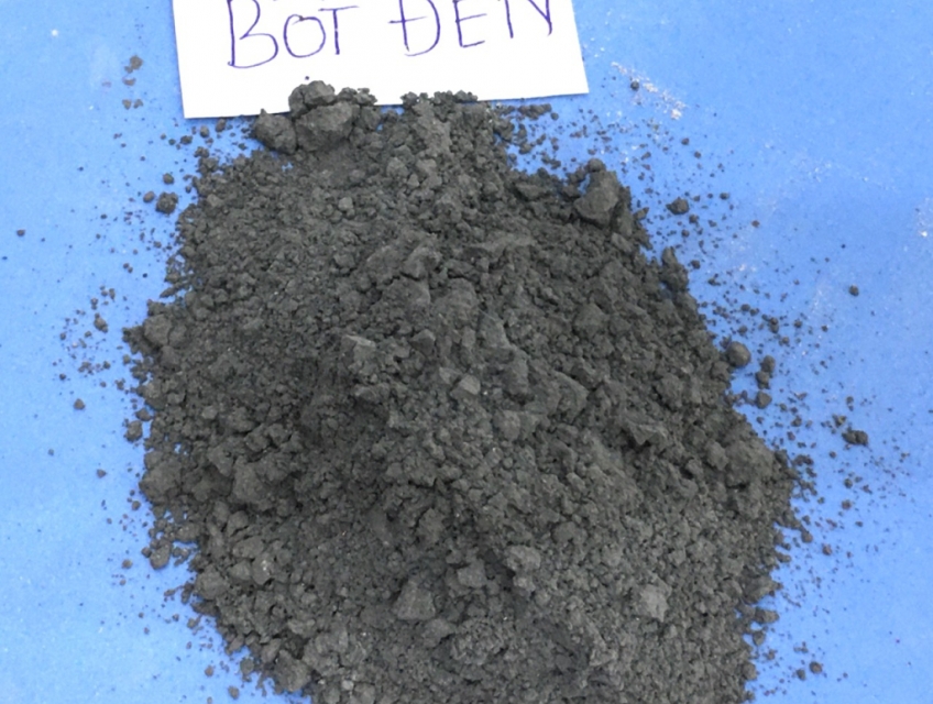 BỘT ĐÁ ĐEN TRONG GHẾ ĐÁ, PHÂN BÓN...