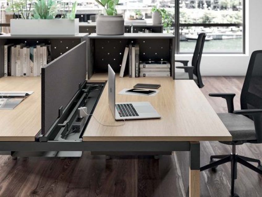 Cụm bàn làm việc tạo không gian làm việc năng động, linh hoạt
