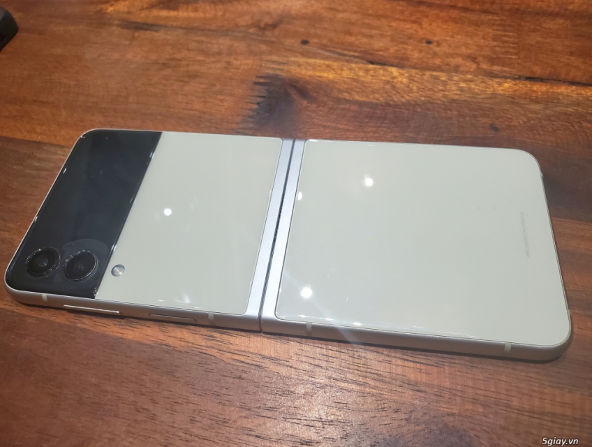 Cần bán Galaxy Z Flip 3 128GB chính hãng tại TGDĐ