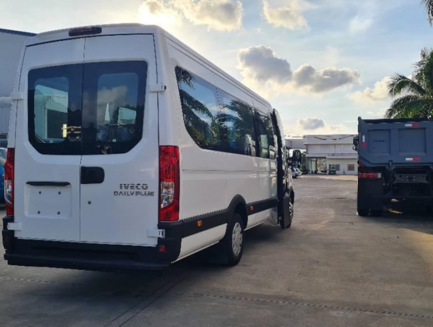 iveco daily plus 19 chỗ