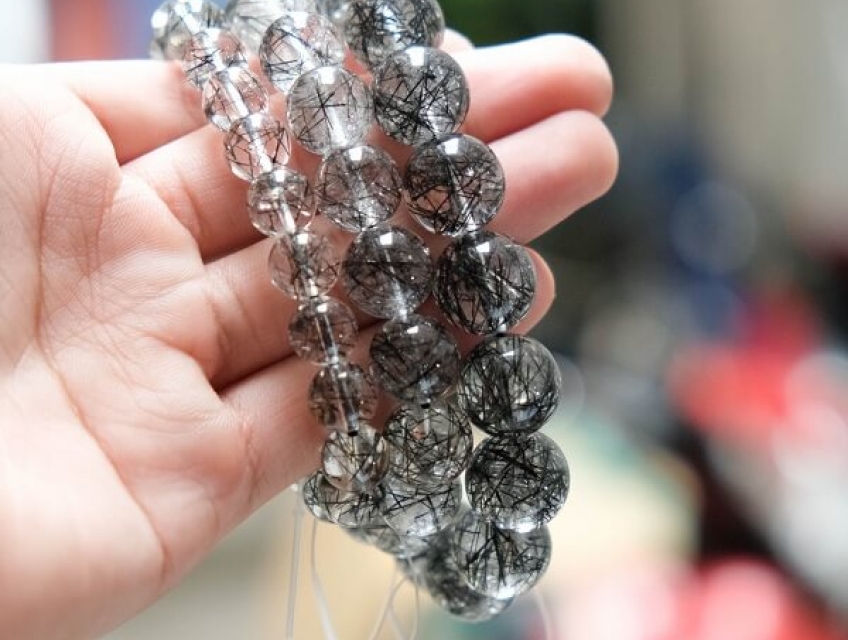 Mua vòng đeo tay đá thạch anh tóc đen thật, tự nhiên tại TPHCM ở đâu?