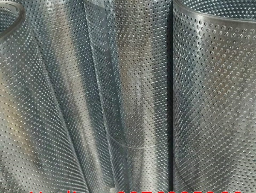 Tôn dập lỗ dày 0.5dem khổ 1m x20m