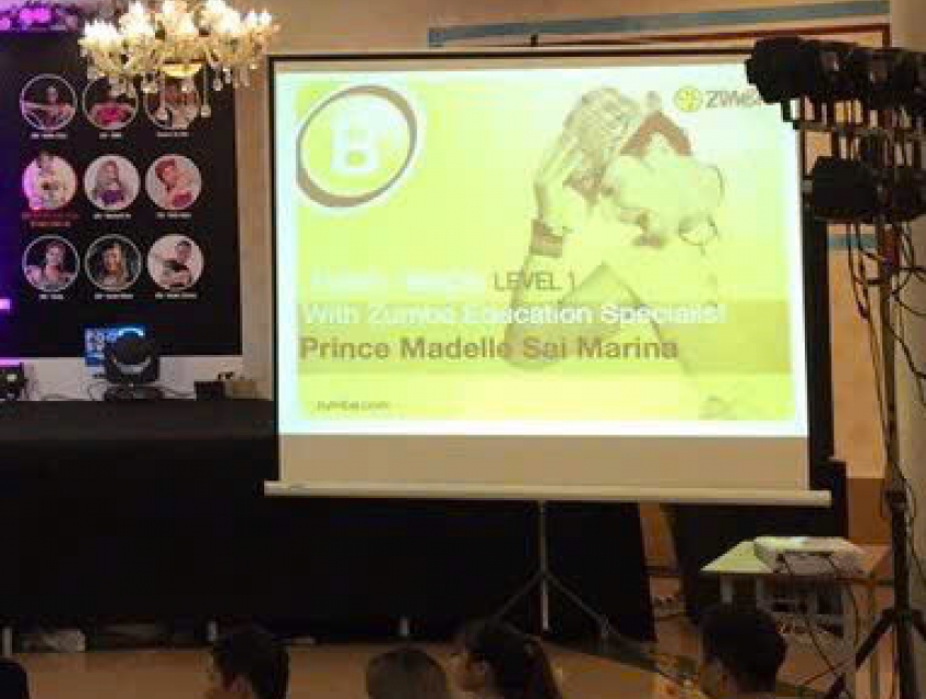 Thuê máy chiếu màn chiếu loa Karaoke tại Hà Nội