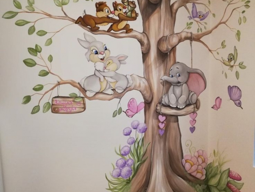 Vẽ tranh tường mầm non