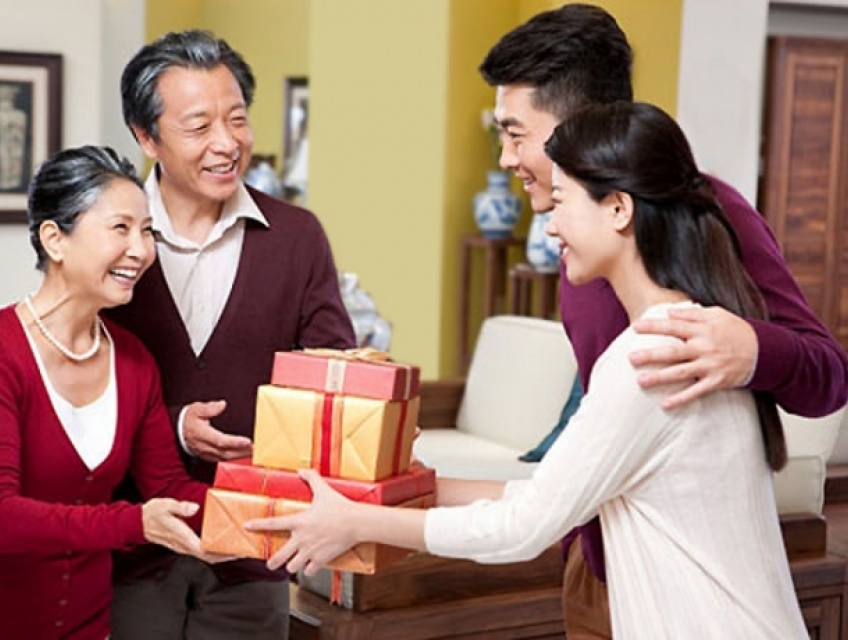 3 Mẫu Giỏ Quà Tết 300k Sang Trọng Nhất Năm 2025