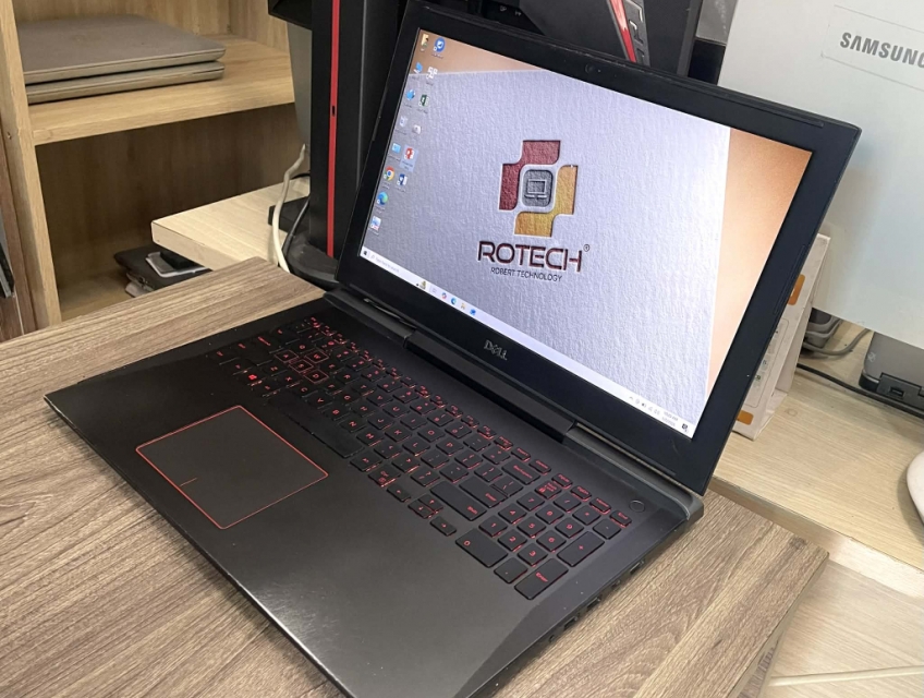 Dell Inspiron 7577 i5-7300HQ 8GB VGA GTX 1060 6GB