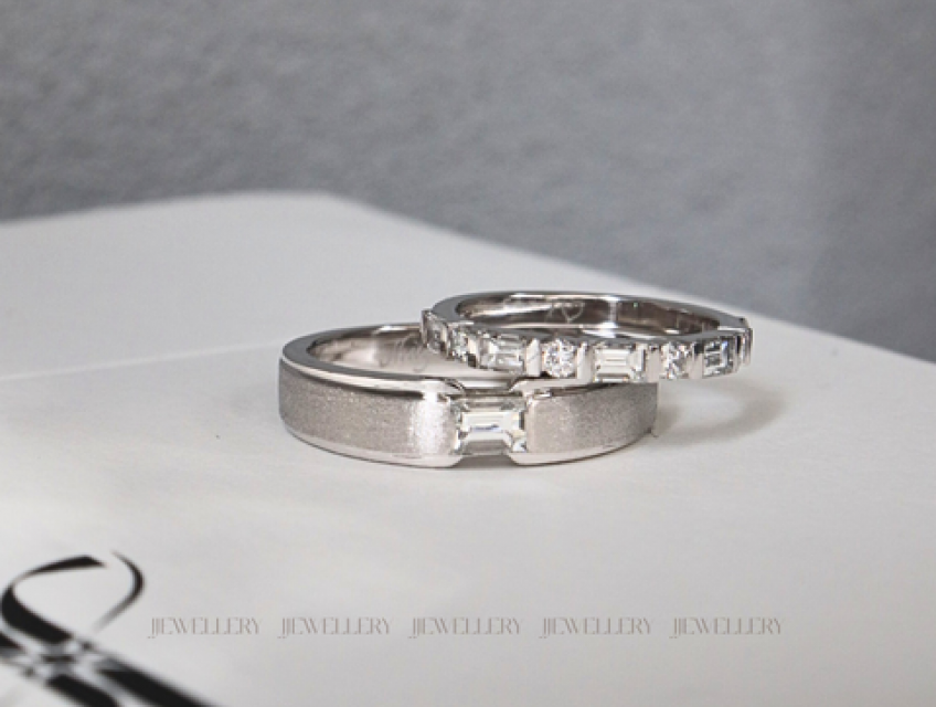 Lý do nhẫn cưới bạch kim giá cao hơn vàng trắng dưới góc nhìn chuyên g