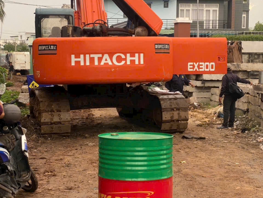 Dầu Thủy Lực Cho Máy Đào Bánh Lốp