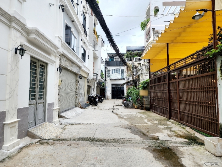 Nhà đẹp Khu Trung Tâm 216 m2 (7,6x29), Hẻm Xe Tải 6m, phù hợp xây CHDV