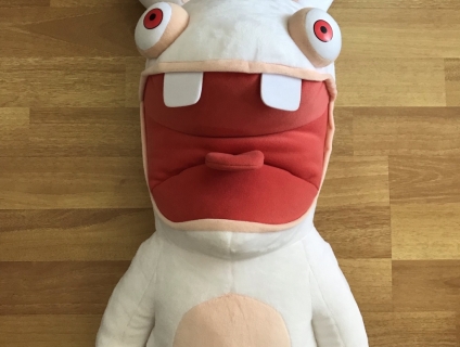 Cần bán 1 thú nhồi bông Lapins Cretins chính hãng mới 100% siêu đẹp.