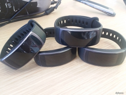 Đồng hồ Samsung Gear Fit 2-Giá chỉ từ 1 triệu