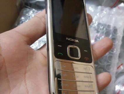 Nokia 6700 màu đen bạc,màu cafe và màu đen nguyên zin chính hãng