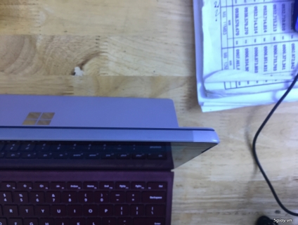 cần bán suface pro 5 98%  30tr (máy nguyên zin i7 ram 16 ssd 1t)