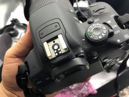 máy ảnh canon 700D zin ốc kèm len 99%