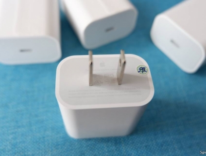 Apple 18W USB-C Power Adapter