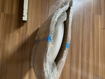 nắp bồn cầu mới tinh end 23h00 04/02/2020