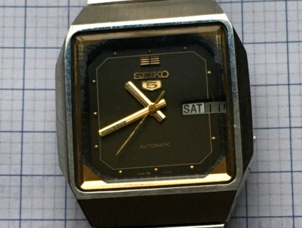 Đồng hồ seiko chặt góc