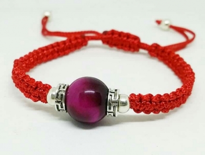 Vòng tay phong thủy đá mắt hổ hồng dây đỏ (Mệnh Hỏa)