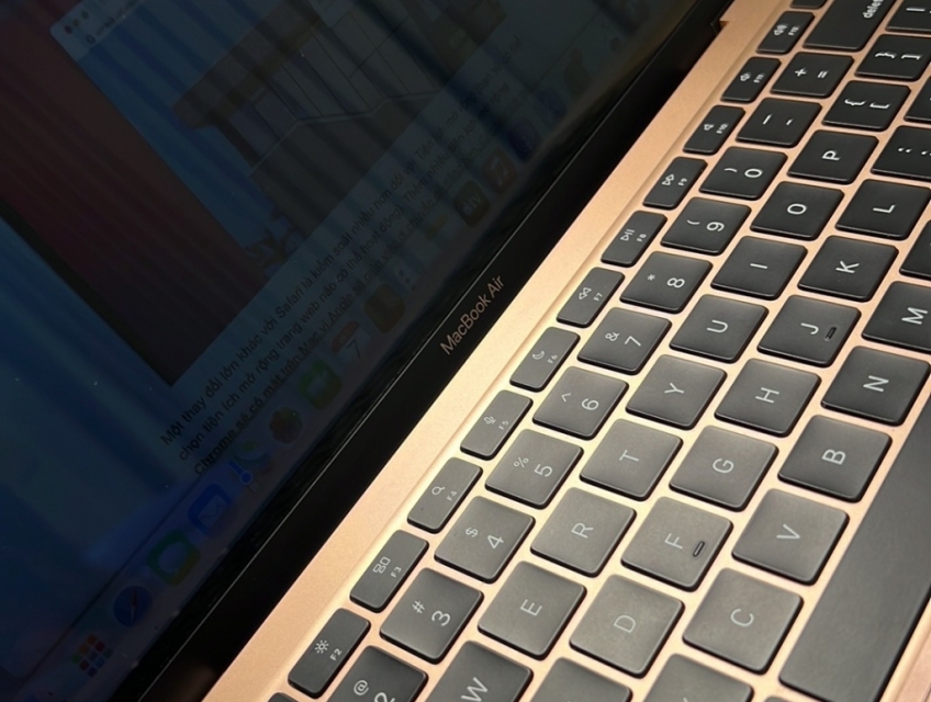 Macbook Air M1 8Core GPU 512Gb màu Gold hàng VN like new 99.9% như mới