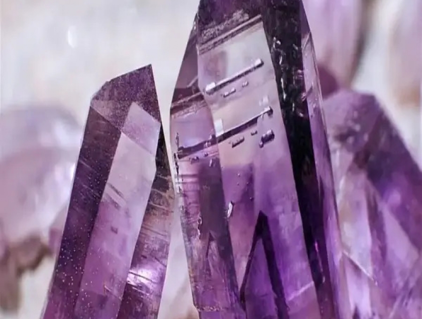 Đá thạch anh tóc tím viên đá của sự sang trọng