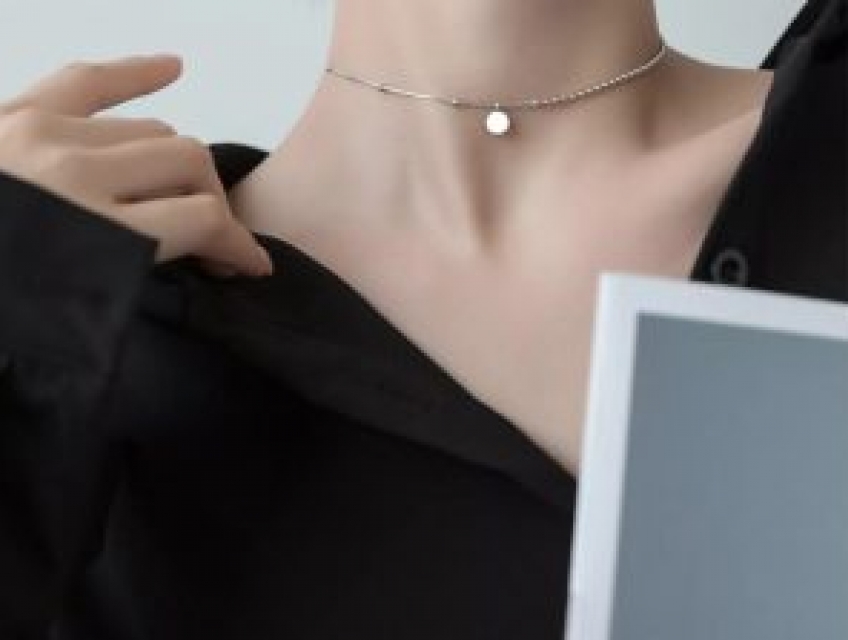 Cách chọn vòng cổ phù hợp với trang phục bạn đang mặc