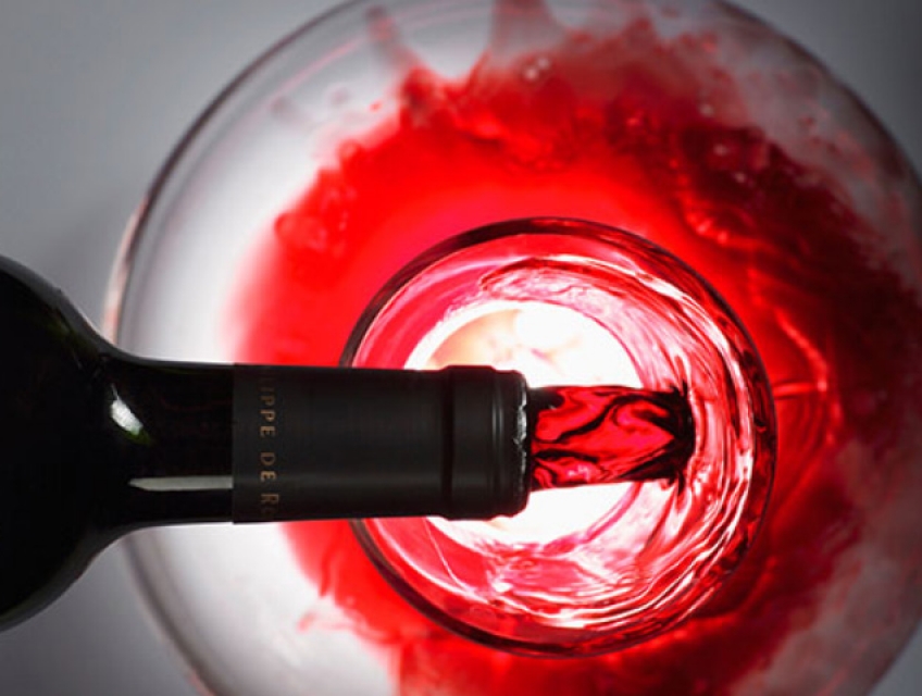 Vì sao cần cho rượu vang thở? Cách cho rượu vang nhập khẩu thở