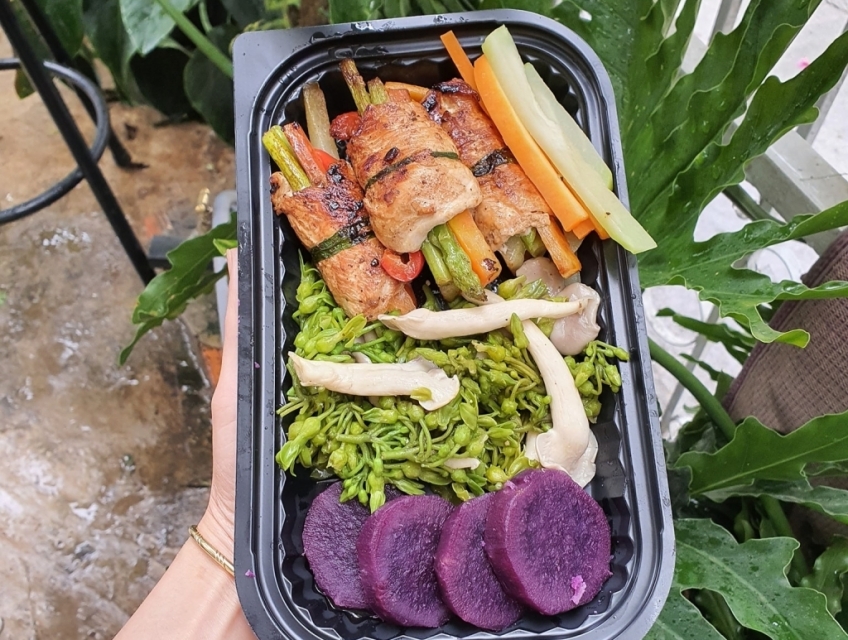 Hộp Nhựa HT17 Đế Đen Dùng 1 Lần Bình Thạnh