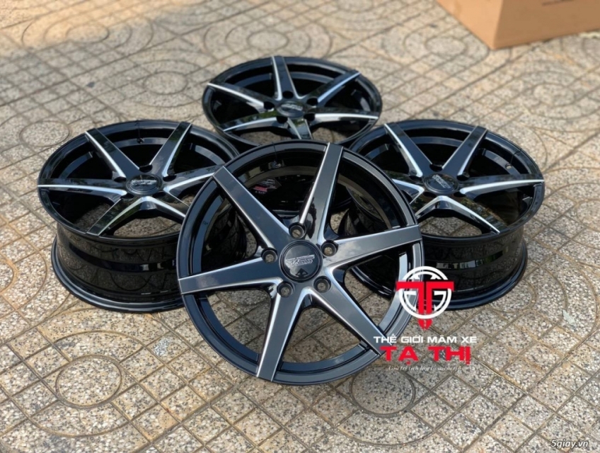 Mẫu mâm 16 inch, thông số 5x114.3 chuẩn bị lên móng cho xpander