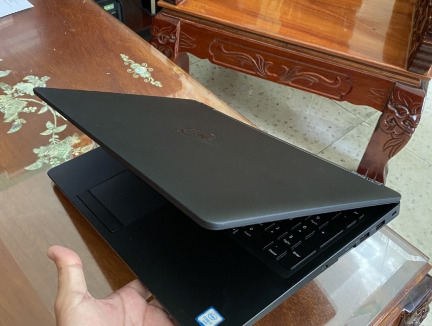 Dell latitude E5570 I7-HQ + Vga rời chuyên game & đồ họa nặng