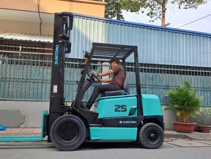 Cần bán gấp xe nâng dầu Sumitomo 2,5 tấn ngoại hình đẹp