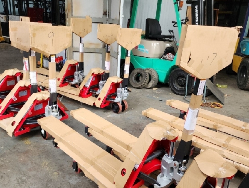 Cần bán xe nâng tay giá rẻ, đa dạng mẫu mã và màu sắc