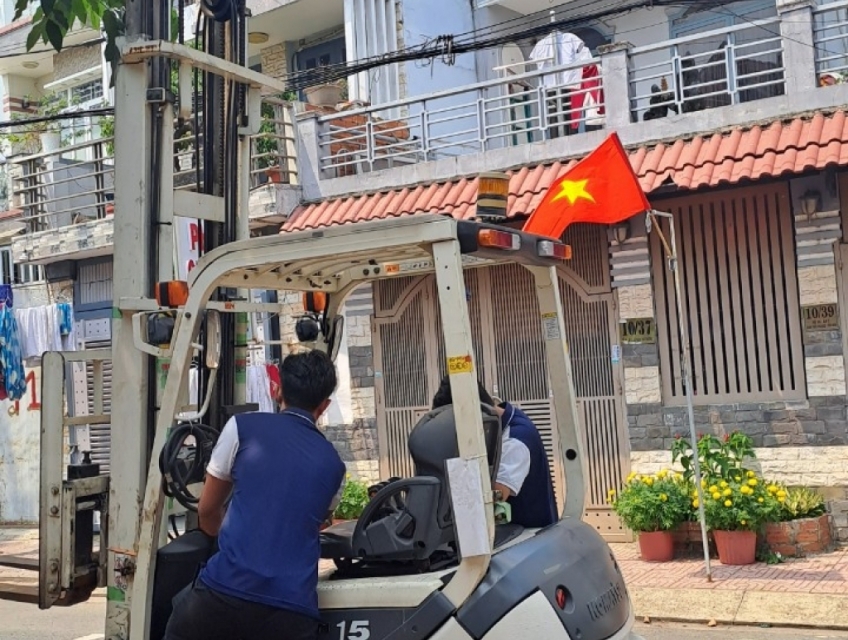 Bán gấp xe nâng điện chức năng Side Shift giá rẻ