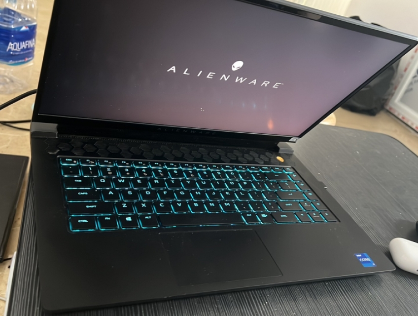 Cần bán : Dell-alienware-m15-r6-1TB-i7-11800h-rtx-3060-6gb-32gb