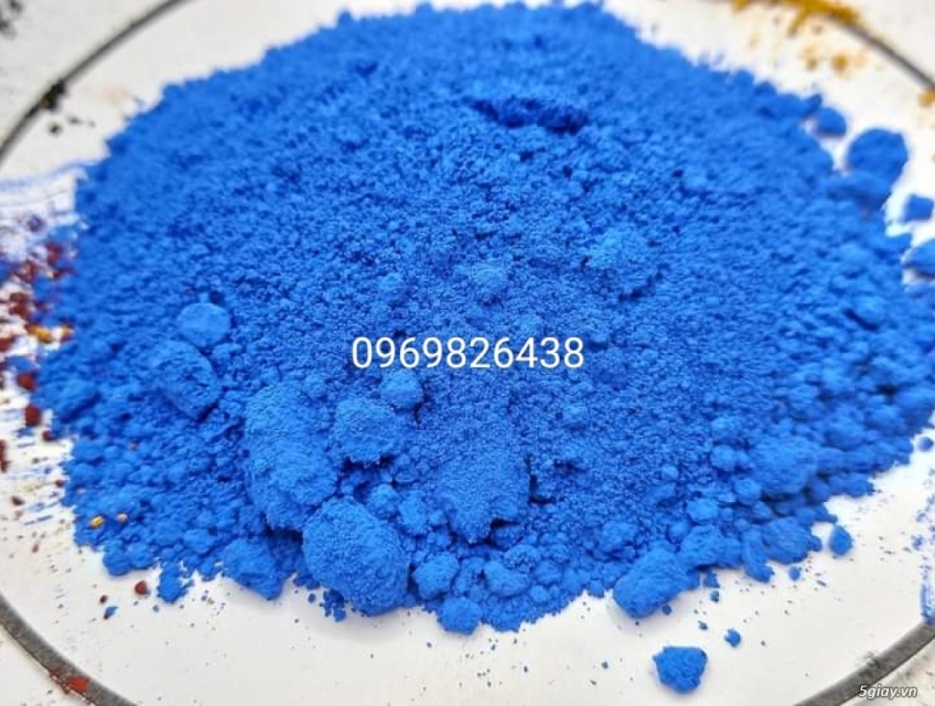 BỘT MÀU OXÍT SẮT XANH DƯƠNG TRONG GHẾ ĐÁ, GẠCH VỈA HÈ