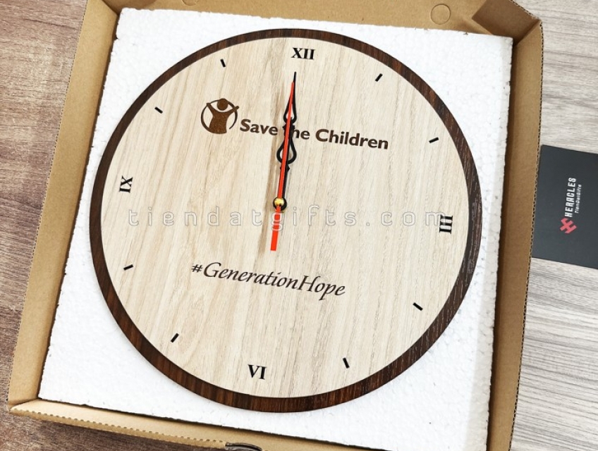 Đồng hồ gỗ treo tường Heracles 002 – Khắc logo, hình ảnh làm quà tặng đại hội doanh nghiệp