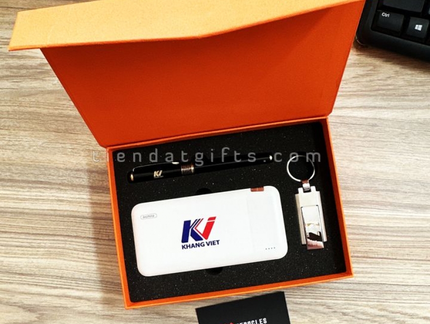 công ty Phân phối Bộ quà tặng giftset 3in1: Pin sạc dự phòng Remax, bút ký, usb in khắc logo