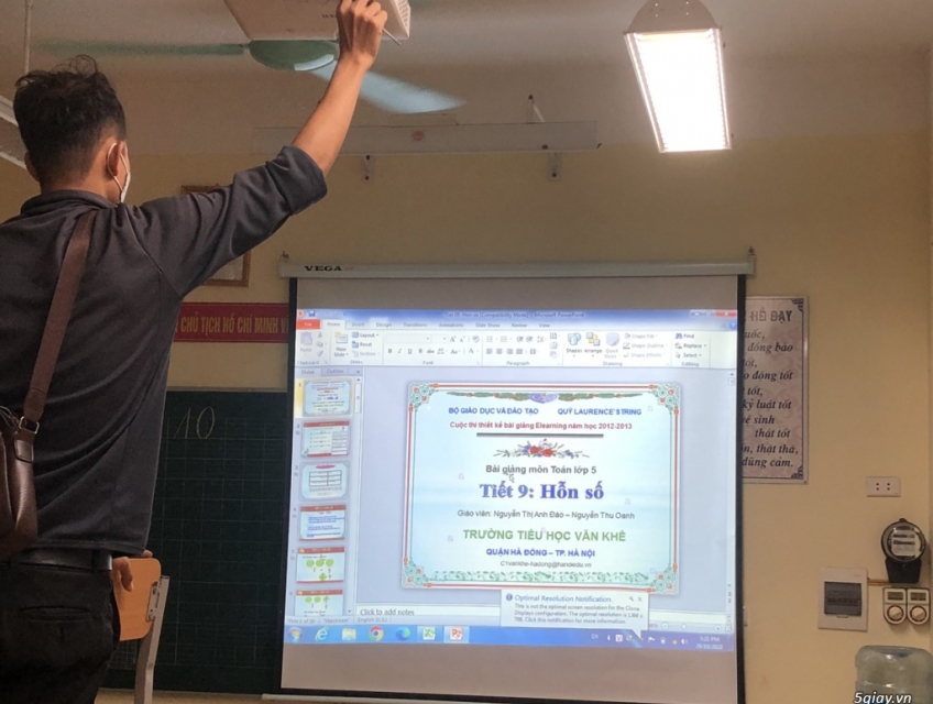 Thợ sửa máy chiếu tại Hà Nội