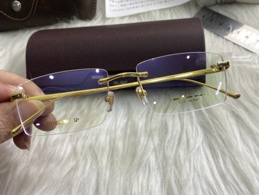 Shop phụ kiện chuyên gọng kính cận titan mạ vàng đẹp sang trọng giá