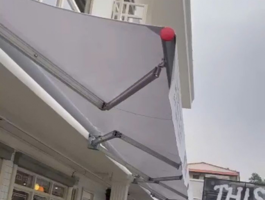 Thi Công Mái Hiên Tự Động Giá Rẻ Tuỳ Biến Khổ Bạt Uy Tín Chất Lượng