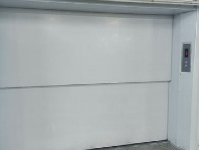 Thang máy tải hàng : Giải pháp cho các nhà máy hiện đại