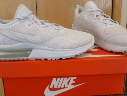 Mình xách/gửi giày Nike, Skechers, Reebok, Polo, Converse, v.v. từ Mỹ.