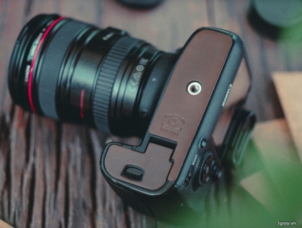 Dán chống trấy thân dưới cho Canon 5D max III, sạc zin máy Canon 50D