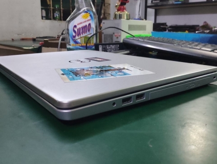 Cần bán laptop Dell Insprion 5558 Ram 8gb SSD 120gb còn mới