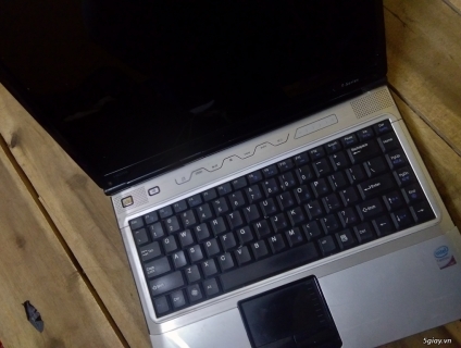 Laptop Gateway Ram 2g , core duo 2 ,250gb như hình