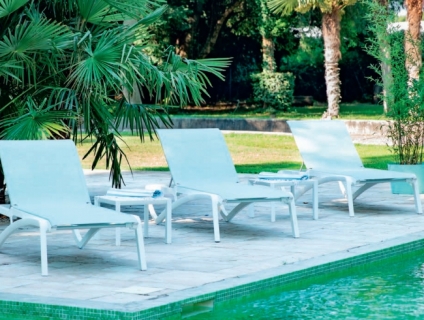 Bật mí các mẫu ghế hồ bơi, ghế bãi biển hot nhất