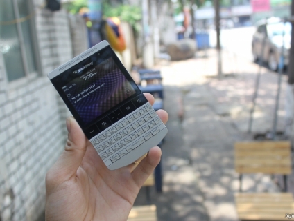Blackberry P9981 Porsche Design TBH New