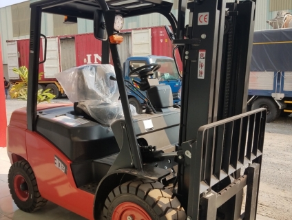 Giá xe nâng hàng EP 3 tấn. Động cơ Isuzu giá rẻ tại Sài Gòn
